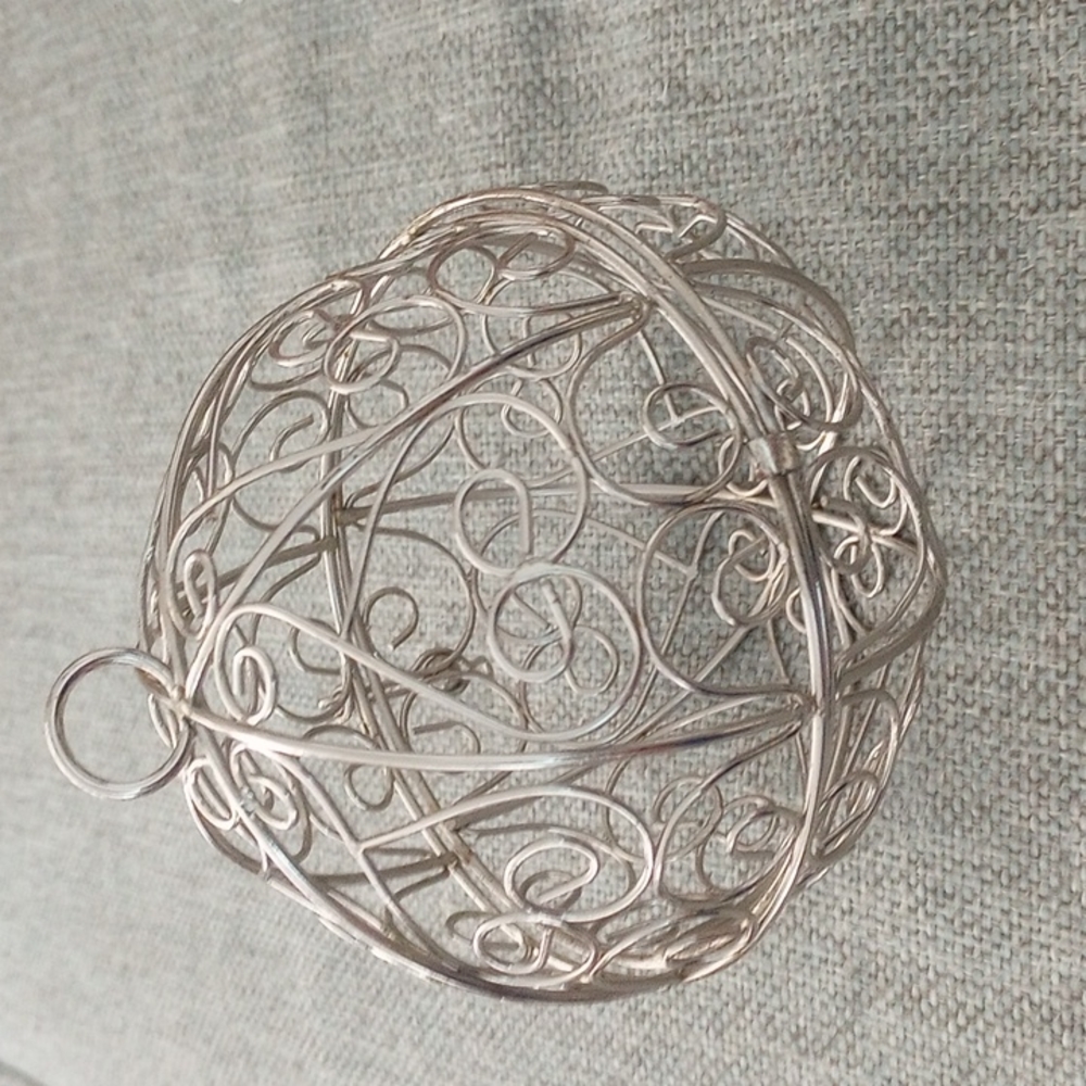 Filigree Fillable Metal Ball Ornament